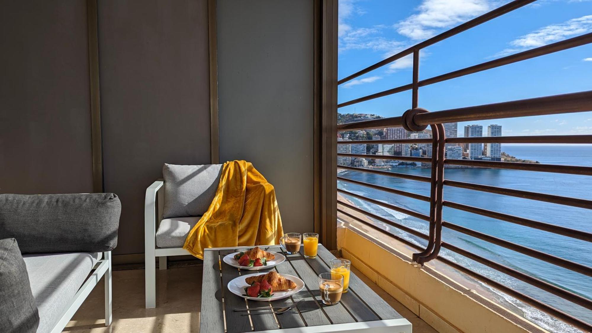 Las Arenas Sea Front Apartments Benidorm Exterior photo