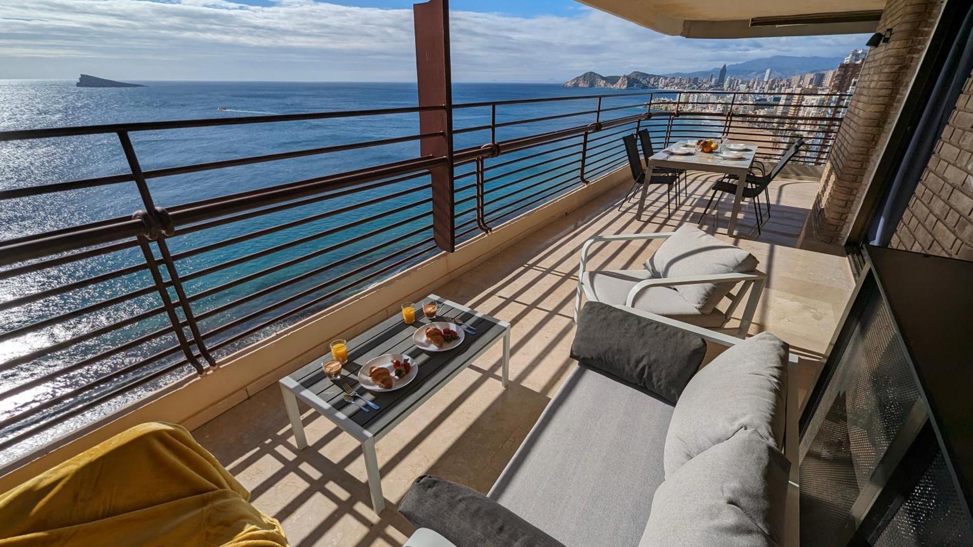 Las Arenas Sea Front Apartments Benidorm Exterior photo