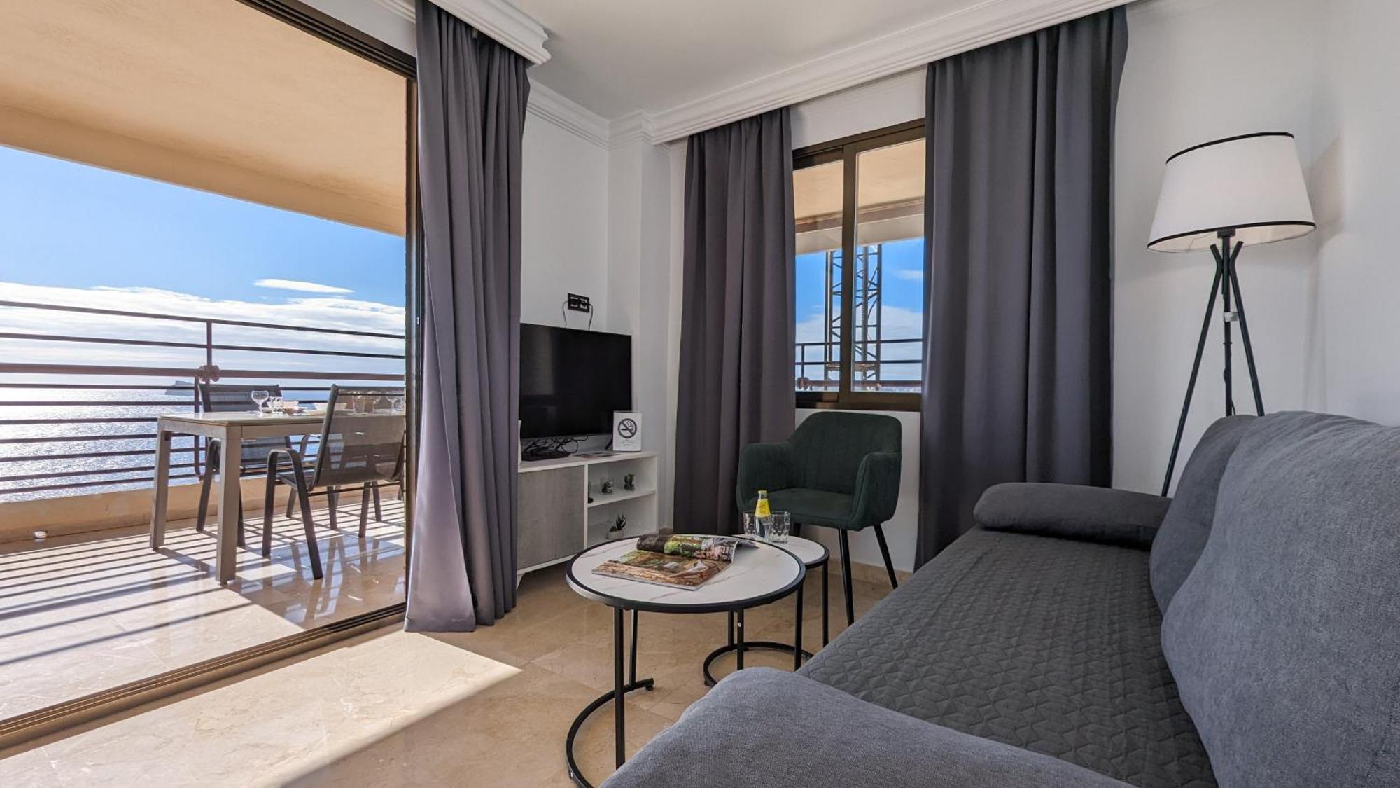 Las Arenas Sea Front Apartments Benidorm Exterior photo